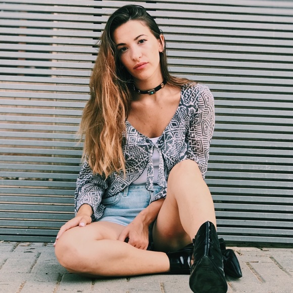 Vintage 1970s Patterned Tie Front Bell Sleeve Top - Picture 15 of 15